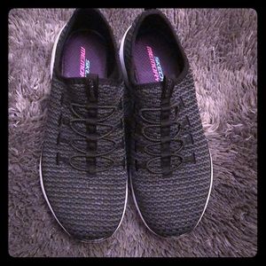 Ladies size 7 Skechers